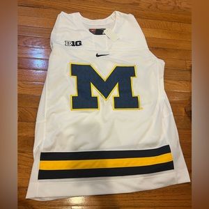 New Nike Hockey Jersey Size L